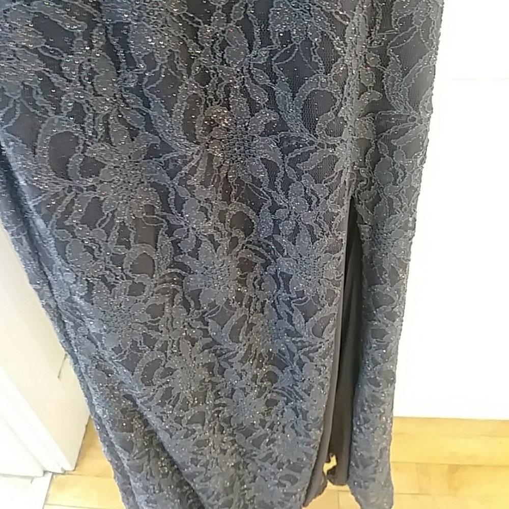 Gown - Picture 4 of 6